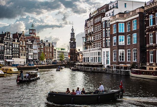 Oh nee, wc verstopt in Amsterdam? Zo los je het op!